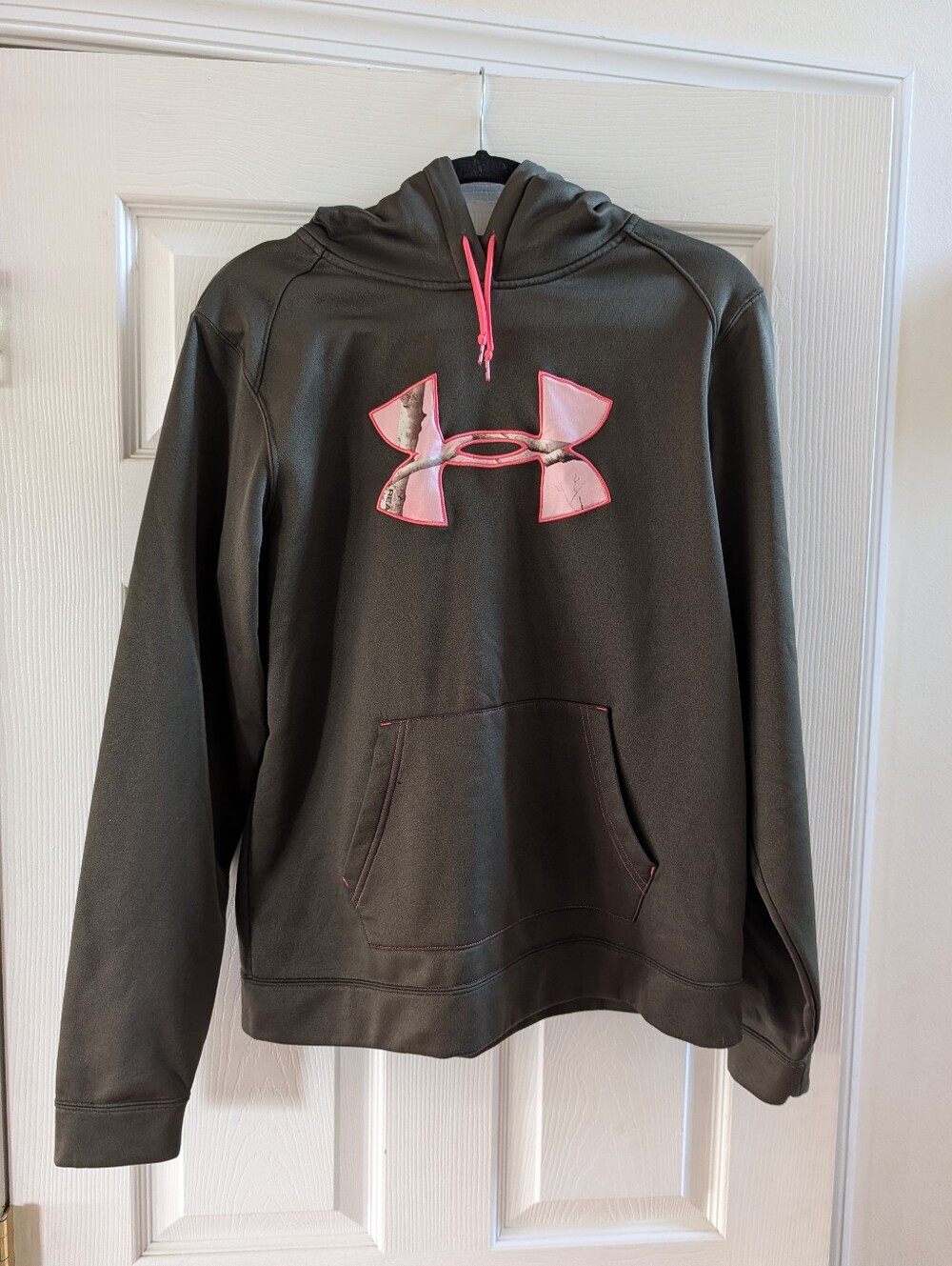 Women's Under Armor Large Green Camo And Pink Hoodie